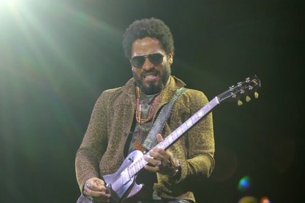 Lenny Kravitz demonstrated that love actually rules on Sunday, July 7, at the Main Square Festival in Arras, France.