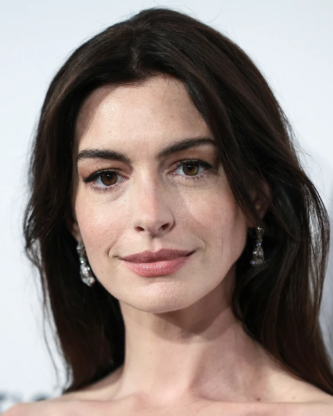 Anne Hathaway couldn't resist dancing her heart out at Taylor Swift's Eras Tour concert in Germany.