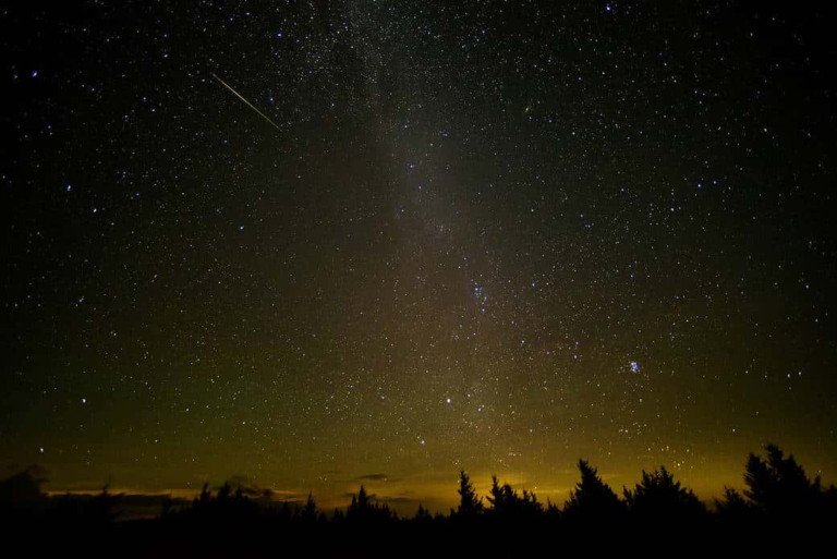 The Perseid meteor shower will provide a spectacular spectacle as the Earth passes through a debris trail left by a former comet.